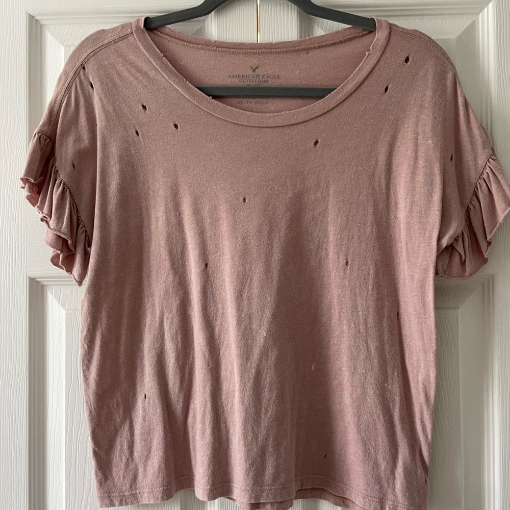 American Eagle pink short sleeve cropped t-shirt